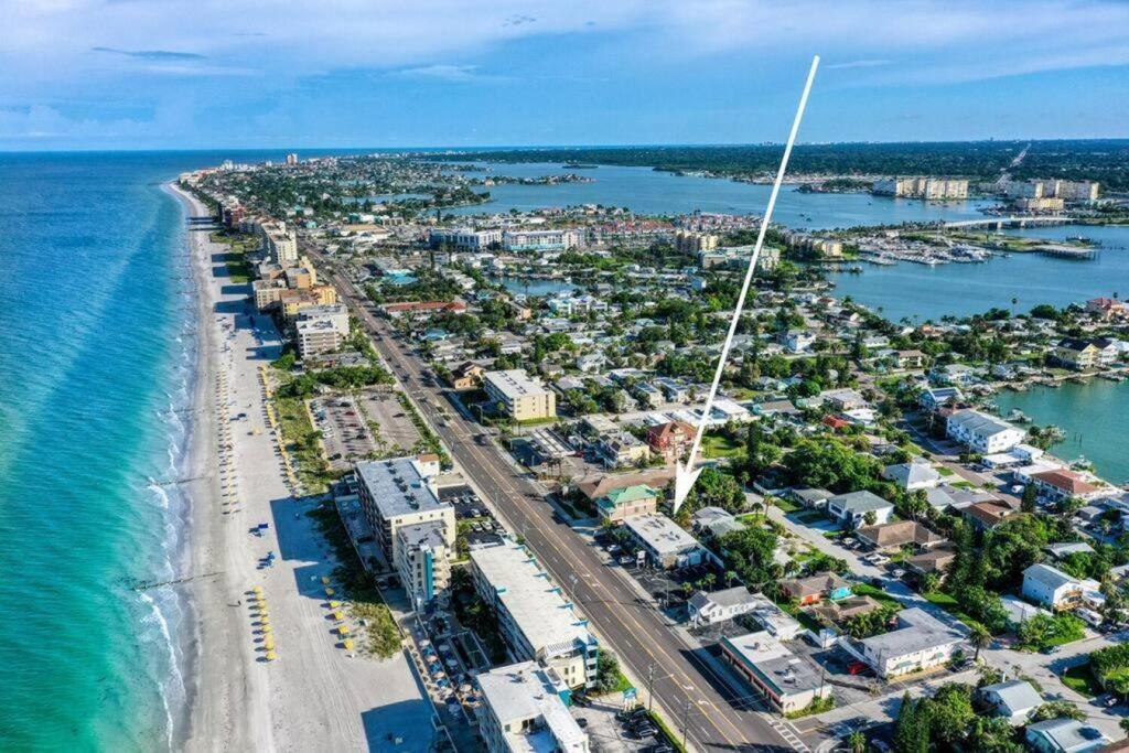 Sunset Beach Suites At Madeira Beach! Pet Friendly With Summer Breezes! - Suite 6 St. Pete Beach Zewnętrze zdjęcie