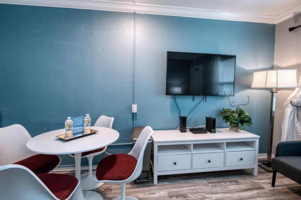 Sunset Beach Suites At Madeira Beach! Pet Friendly With Summer Breezes! - Suite 6 St. Pete Beach Zewnętrze zdjęcie